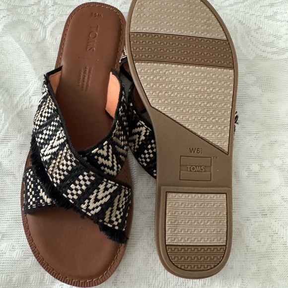 NEW TOMS Viv Black Tribal
Canvas > Crossover Slide Sandal - Picture 2 of 5